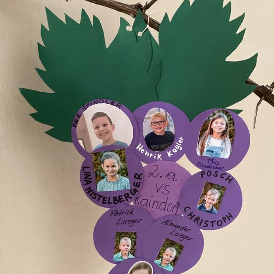 Bild enthält, Collage, Advertisement, Poster, Person, Adult, Male, Man, People, Child, Girl