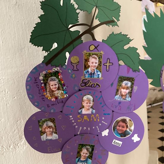 Bild enthält, Boy, Child, Male, Person, Art, Text, Number, Symbol, Face, Collage