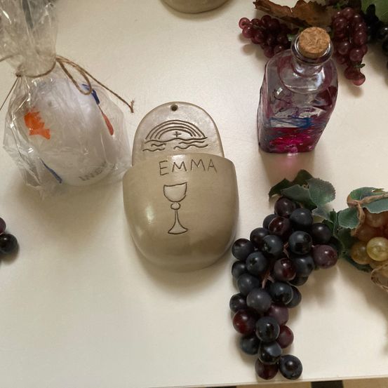 Bild enthält, Food, Fruit, Grapes, Plant, Produce, Bottle, Cosmetics, Perfume