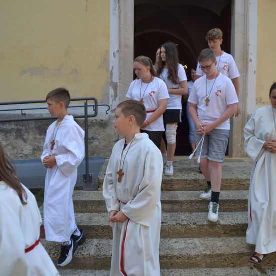 Bild enthält, Adult, Female, Person, Woman, Shoe, Boy, Child, Male, Teen, People