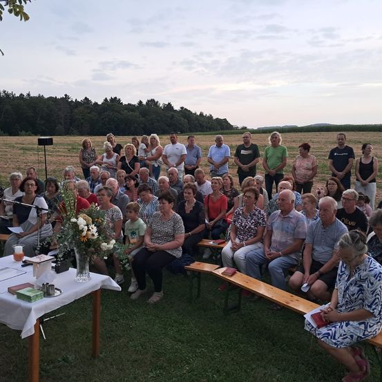 Bild enthält, Nature, Outdoors, Countryside, People, Person, Rural, Adult, Male, Man, Farm