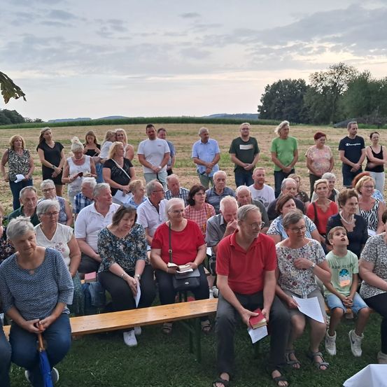 Bild enthält, People, Person, Adult, Female, Woman, Nature, Outdoors, Countryside, Rural, Man