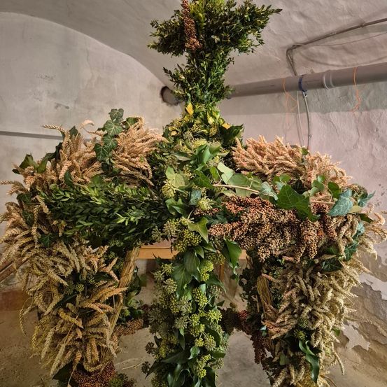 Bild enthält, Plant, Christmas, Christmas Decorations, Festival, Cilantro, Food, Christmas Tree