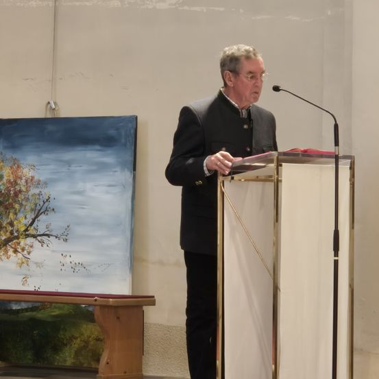 Bild enthält, Crowd, Person, Audience, Speech, Podium, Painting, Adult, Male, Man, Coat