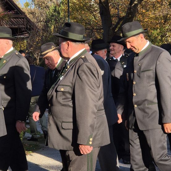 Bild enthält, Coat, Hat, People, Person, Adult, Male, Man, Overcoat, Suit, Officer