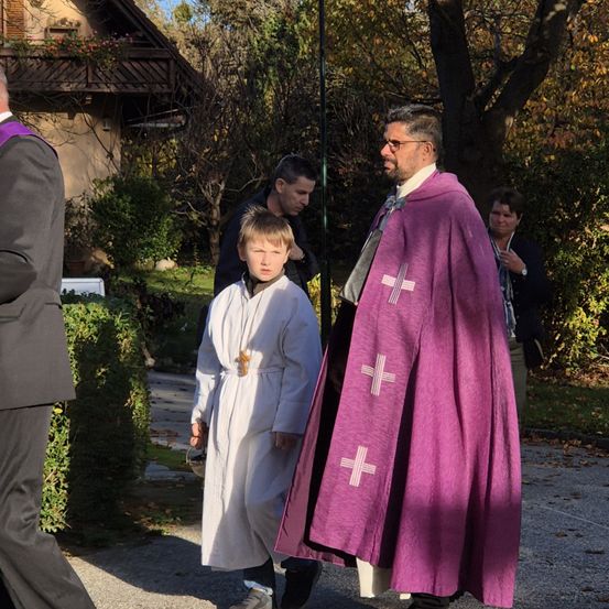 Bild enthält, Fashion, Coat, Adult, Female, Person, Woman, Male, Man, Shoe, People