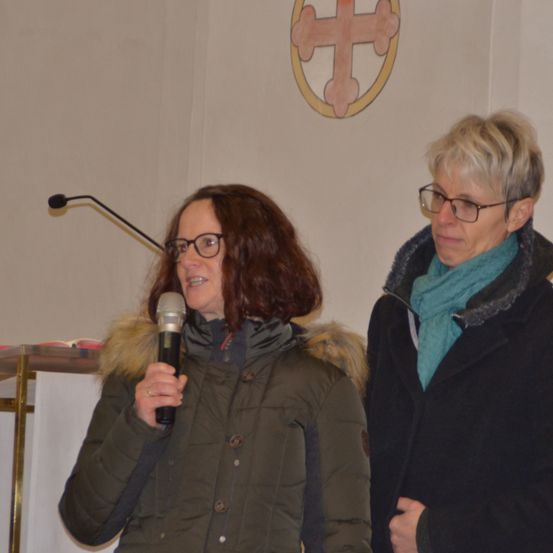 Bild enthält, Microphone, Coat, Jacket, People, Person, Adult, Female, Woman, Plywood, Man