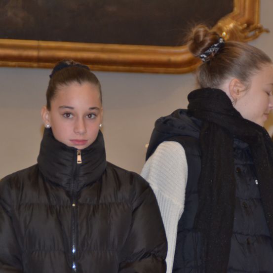 Bild enthält, Coat, Jacket, Adult, Female, Person, Woman, Face, Head, Sweater, Overcoat