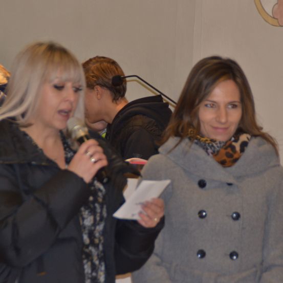 Bild enthält, Coat, Jacket, Adult, Female, Person, Woman, People, Face, Glasses, Sweater