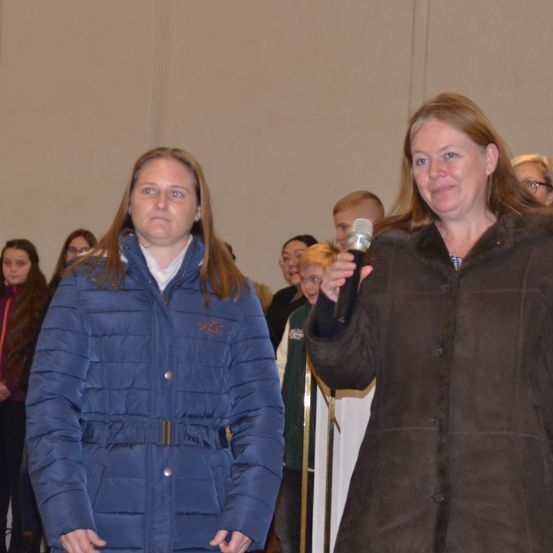 Bild enthält, Coat, Jacket, Long Sleeve, Adult, Female, Person, Woman, Face, Overcoat, People