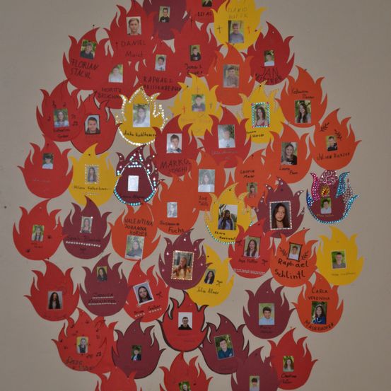 Bild enthält, Art, Collage, Painting, Modern Art, Greeting Card, Person, Text, Face, Head, Applique