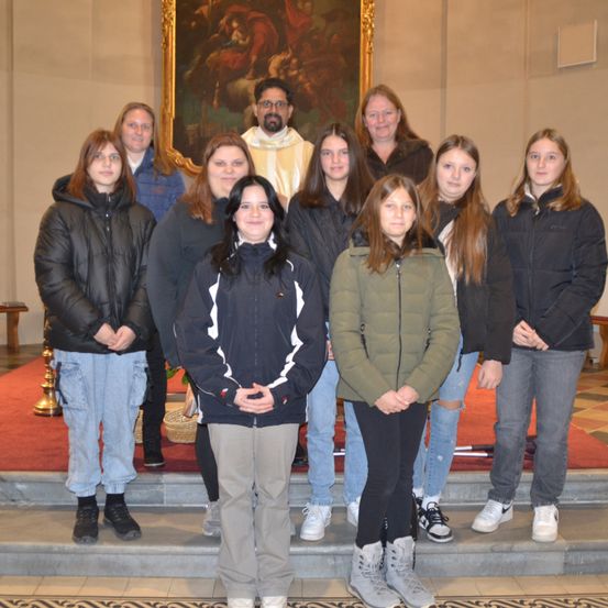 Bild enthält, Pants, People, Person, Female, Girl, Teen, Coat, Jacket, Jeans, Fashion