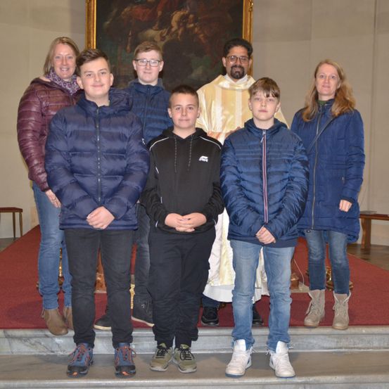 Bild enthält, Pants, Fashion, Coat, Jacket, People, Person, Jeans, Adult, Female, Woman