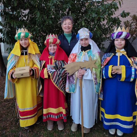 Bild enthält, Costume, Person, People, Adult, Female, Woman, Photography, Portrait, Dress, Fashion