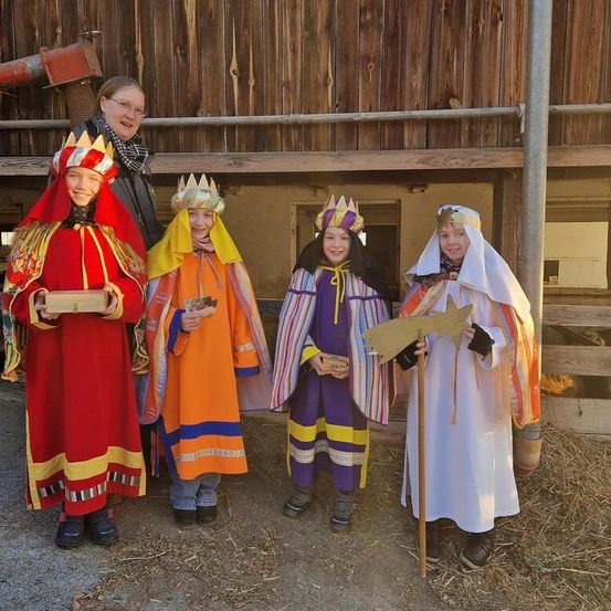 Bild enthält, Adult, Female, Person, Woman, Tribe, Face, Head