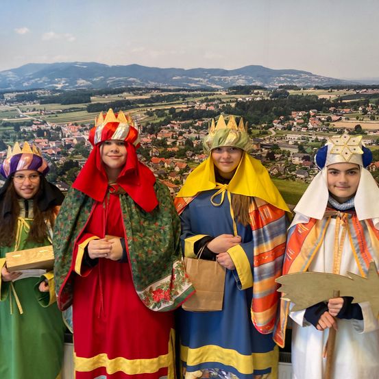 Bild enthält, Costume, Person, Adult, Female, Woman, People, Face, Portrait, Accessories, Tribe