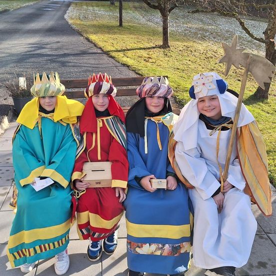 Bild enthält, People, Person, Costume, Adult, Female, Woman, Photography, Portrait, Park, Axe