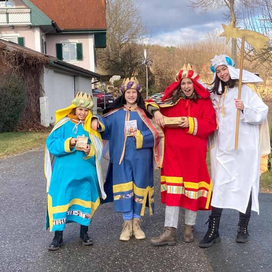 Bild enthält, Adult, Female, Person, Woman, Festival, Christmas