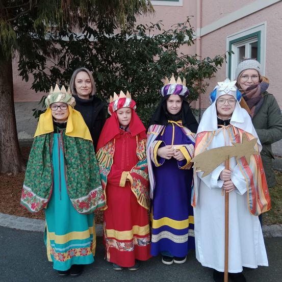 Bild enthält, Costume, Person, People, Adult, Female, Woman, Photography, Portrait, Dress, Coat