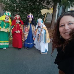 Bild enthält, Costume, Person, Photography, Portrait, People, Adult, Female, Woman, Dress, Shelter