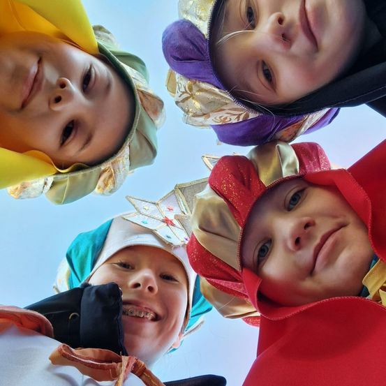 Bild enthält, People, Person, Face, Head, Photography, Portrait, Hat, Baby, Coat, Costume