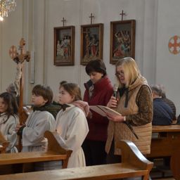 Bild enthält, Wood, Plywood, Adult, Female, Person, Woman, Hardwood, Boy, Child, Male