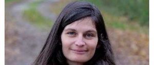 Bild enthält, Face, Head, Person, Photography, Portrait, Smile, Coat, Adult, Female, Woman