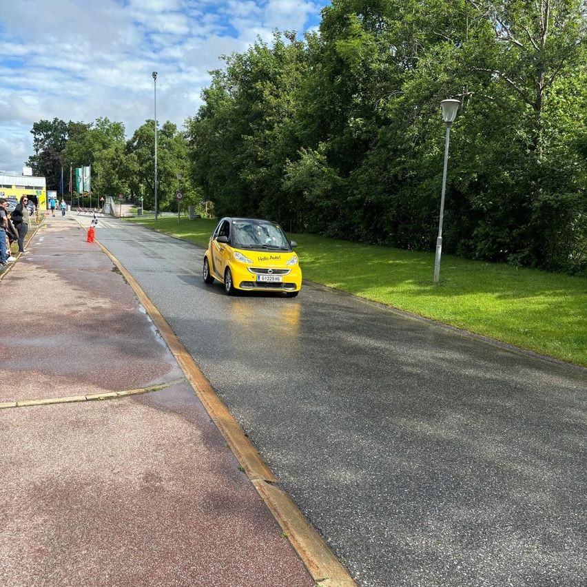 Bild enthält, Car, Vehicle, Adventure, Auto Racing, Race Car, Person, Offroad, Rally, Outdoors, Housing