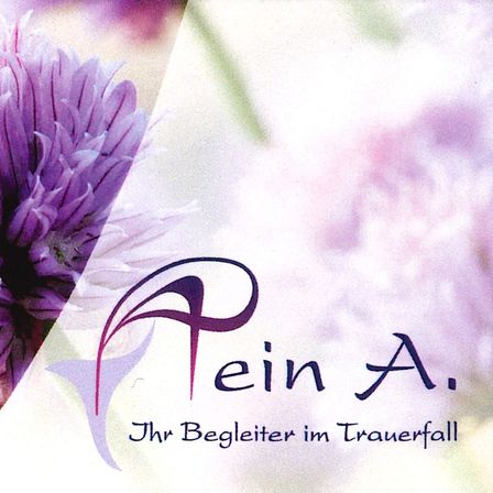 Nahaufnahme einer violetten Blume mit dem Text 'Ihr Begleiter im T' im Vordergrund.