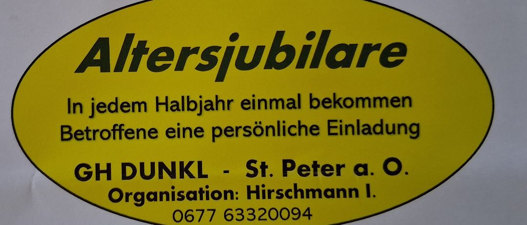 Ein gelbes ovales Schild zeigt Text in Deutsch. Es lautet 'Altersjubilare' mit einer Kontaktnummer '0677 63320094' und erwähnt eine persönliche Einladung zum Halbjahrestermin.