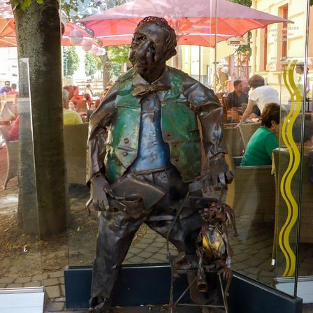 Bild enthält, Adult, Male, Man, Person, Art, Female, Woman, Face, Head, Sculpture