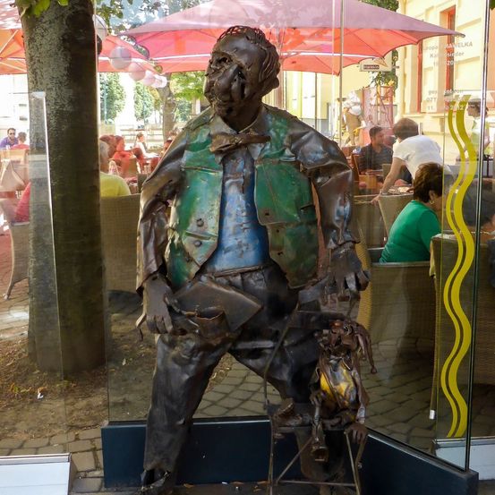 Bild enthält, Adult, Male, Man, Person, Art, Female, Woman, Face, Head, Sculpture