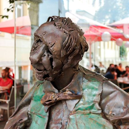 Bild enthält, Adult, Male, Man, Person, Art, Face, Head