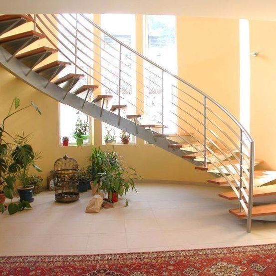 Bild enthält, Architecture, Building, House, Housing, Staircase, Plant, Indoors, Living Room, Room, Foyer
