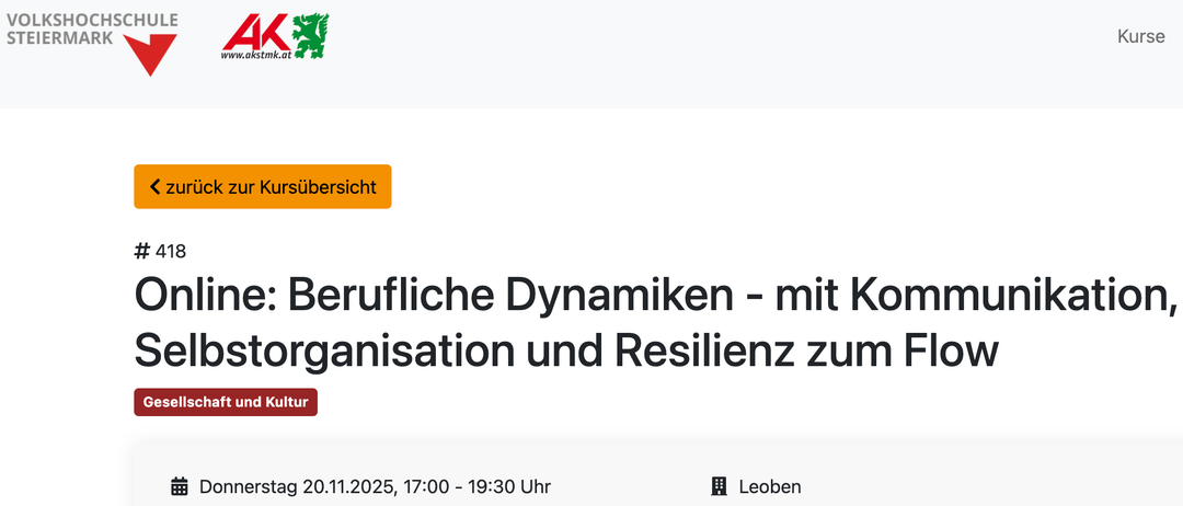 Ein Kursübersichtsbutton führt zu einer Seite mit Kursdetails: 'Berufliche Dynamiken mit Ko-Organisation und Resilienz für Kultur'. Der Kurs findet am 20. November 2025 von 17:00 bis 19:30 Uhr statt. Er dauert 3,0 UE. Der Kursleiter ist Claudia Baumgartner. Der Kurs ist online.