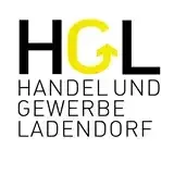 Das Bild zeigt das Logo für Handel und Gewerbe Ladendorf, ein Unternehmen mit einem gelben Pfeilsymbol und dem Text 'HGL' in Schwarz. Das Logo ist auf weißem Hintergrund gesetzt.