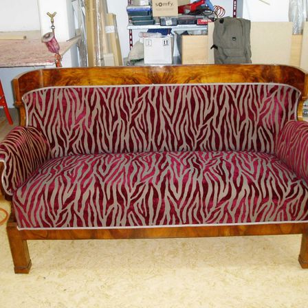 Bild enthält, Couch, Furniture, Cushion, Home Decor