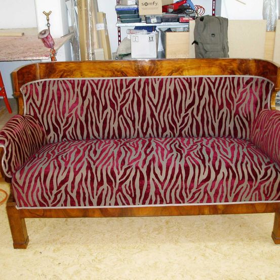 Bild enthält, Couch, Furniture, Cushion, Home Decor