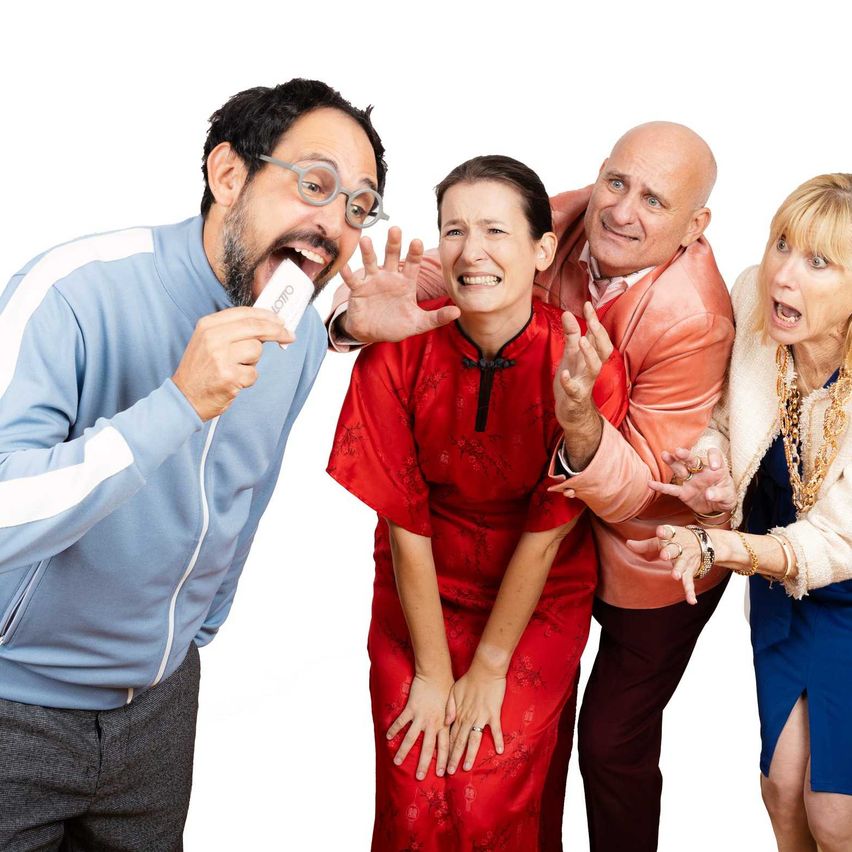 Bild enthält, Adult, Female, Person, Woman, Karaoke, Male, Man, People, Head, Face