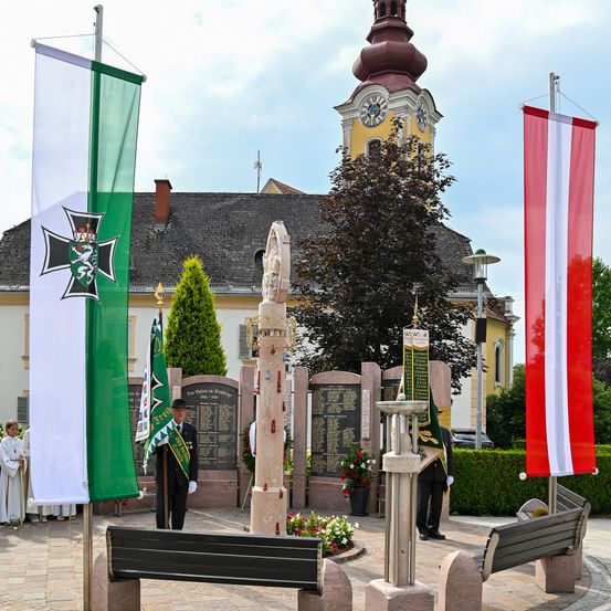 ÖKB-Jubiläumsfest 25 Jahre neues Kriegerdenkmal in Heiligenkreuz/W.