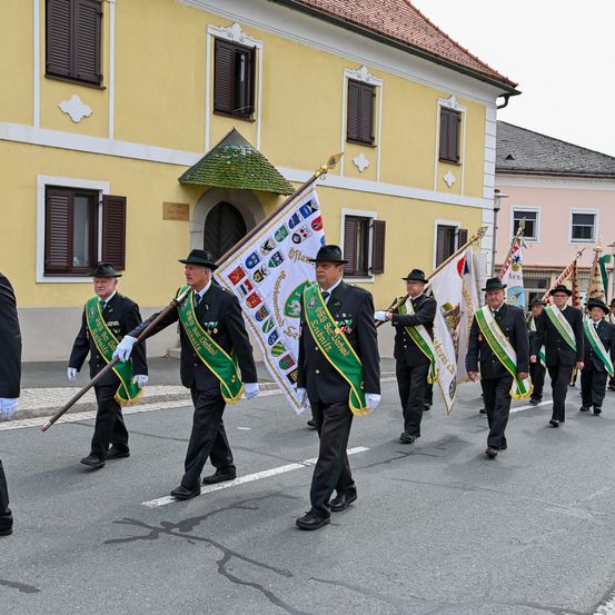 ÖKB-Jubiläumsfest 25 Jahre neues Kriegerdenkmal in Heiligenkreuz/W.