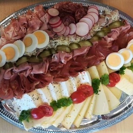 Bild enthält, Dish, Food, Meal, Platter, Food Presentation, Brunch, Plate, Ketchup