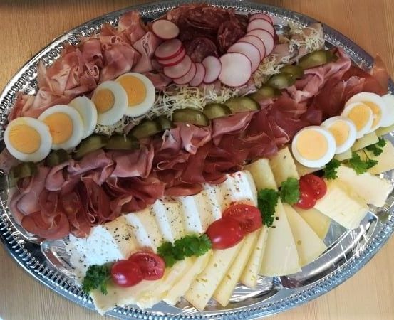 Bild enthält, Dish, Food, Meal, Platter, Food Presentation, Brunch, Plate, Ketchup