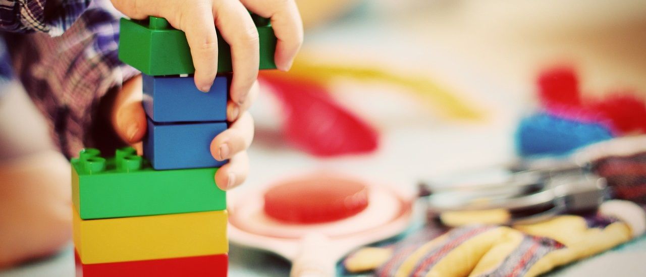 Bild enthält, Body Part, Finger, Hand, Person, Toy, Lego Set