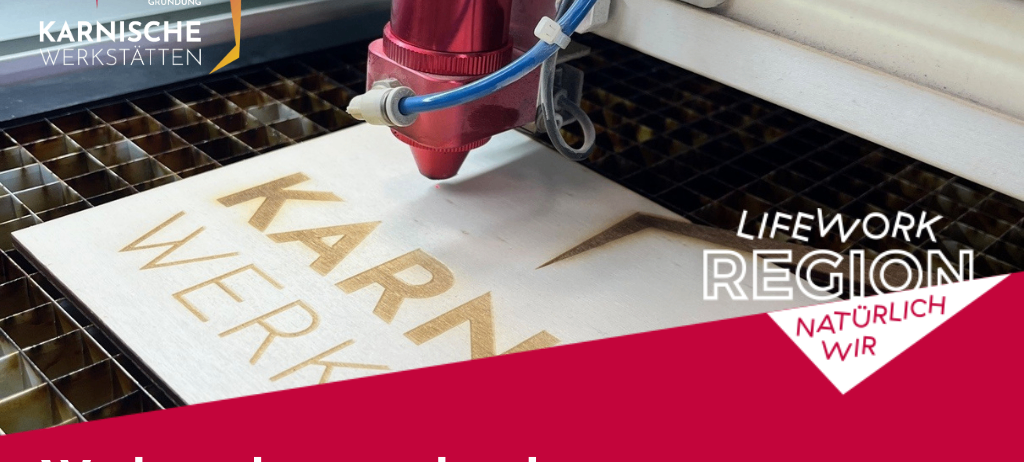 Werbeplakat für einen Workshop zur Herstellung von Weihnachtsholzarbeiten mit einem Lasercutter. Es zeigt einen Lasercutter in Aktion, Text auf Deutsch und Termine für die Veranstaltung.