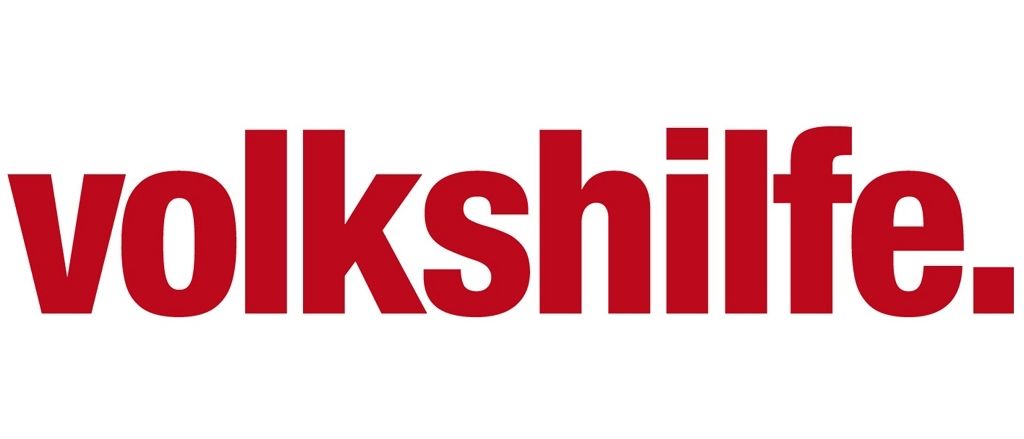 Das Wort 'folkshilf' ist in fetter, roter Schrift auf weißem Hintergrund geschrieben.