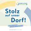 Ein Werbeplakat für Dorf & Stadt Erneuerung. Es steht Stolz auf unser Dorf mit einer Website-URL am unteren Rand.