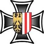 Bild enthält, Emblem, Symbol, Logo, Bow, Weapon, Armor