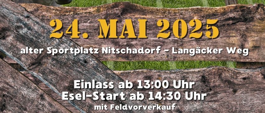 Ein Veranstaltungsposter für den 24. Mai 2025 auf dem Nitzschdorfer Sportplatz mit einem Esel, einem Feld und einem Holzzaun. Das Poster enthält Details zu einem Fahrradgeschäft, Preisen und Öffnungszeiten.