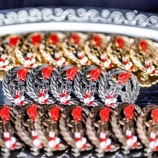 Bild enthält, Food, Meal, Food Presentation, Dish, Accessories, Art, Jewelry, Handicraft